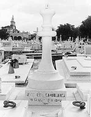20071211051315-capablanca-tumba2.jpg